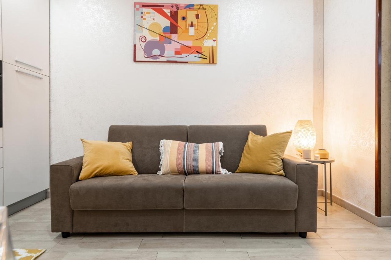 Yhellow Home Comfy Apartment Bari Bagian luar foto