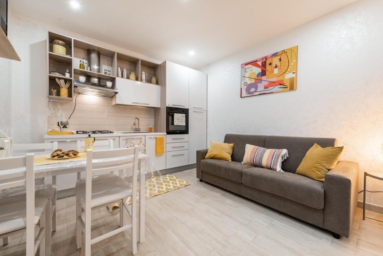 Yhellow Home Comfy Apartment Bari Bagian luar foto
